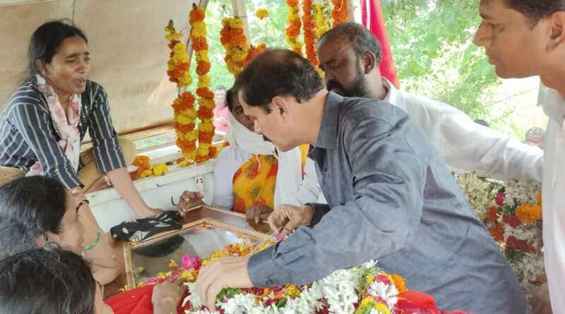 Last Rites Of Alleged CPI (Maoist) Leading Cadre Macharla Esobu Held In Hanamkonda District